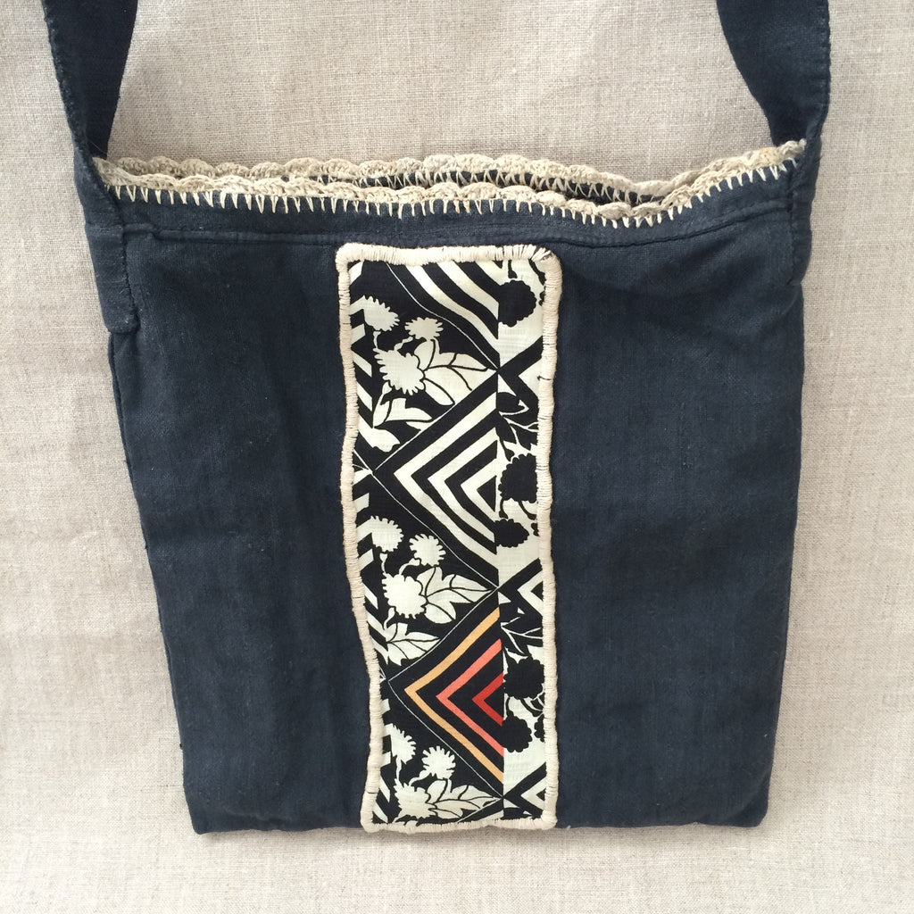 HANDBAG EMBROIDERED BLUE /SAC BRODE BLEU