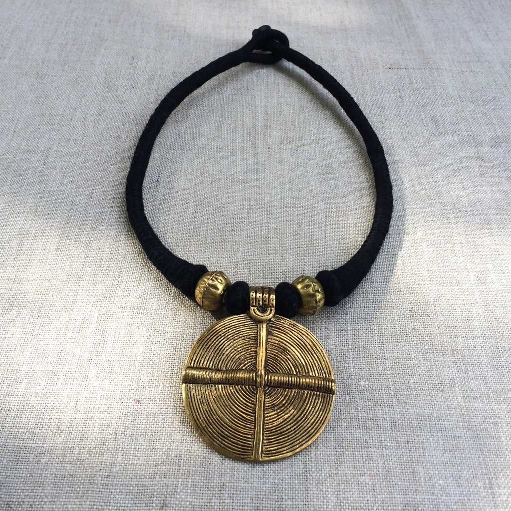NECKLACE GOLD AND BLACK 2