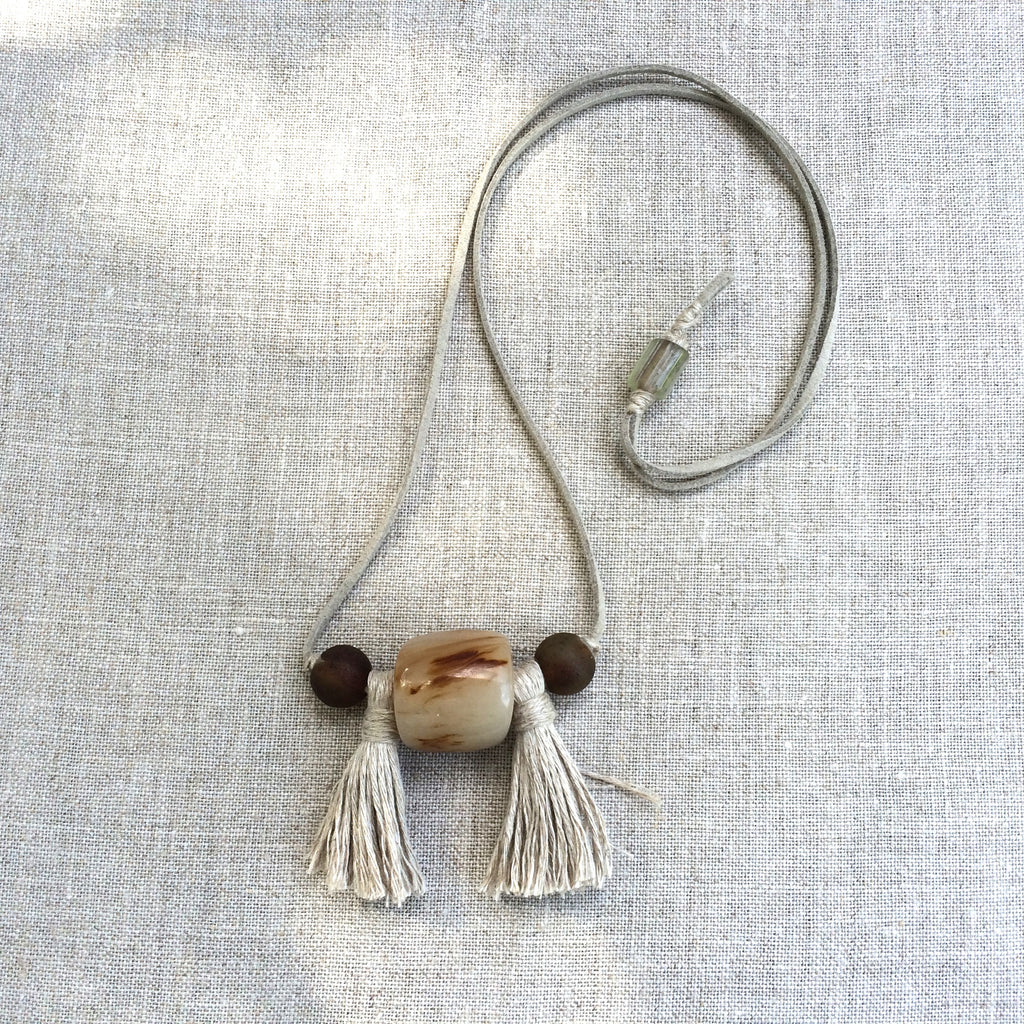 NECKLACE POMPON BEIGE