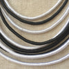 NECKLACE SILK BLACK AND WHITE / RAS DU COU FIL DE SOIE