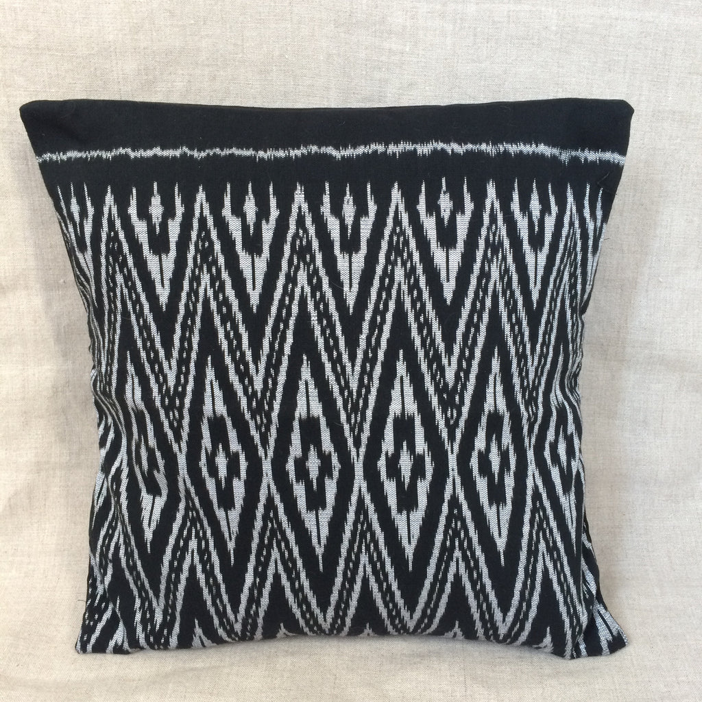 PILLOW COVER BLACK /  HOUSSE COUSSIN NOIR