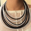 NECKLACE SILK BLACK AND WHITE / RAS DU COU FIL DE SOIE
